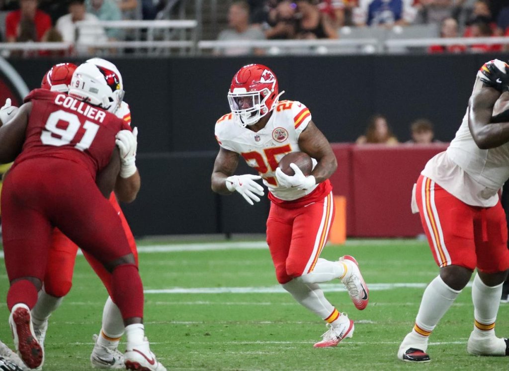 Chiefs Keep Elijah Mitchell, Waive Carson Steele At Running Back