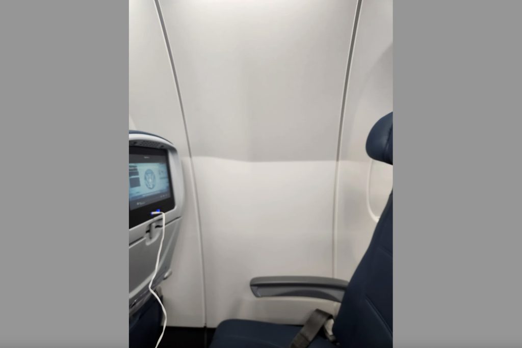 Delta and United Get Sued for Selling Windowless 'Window Seats'