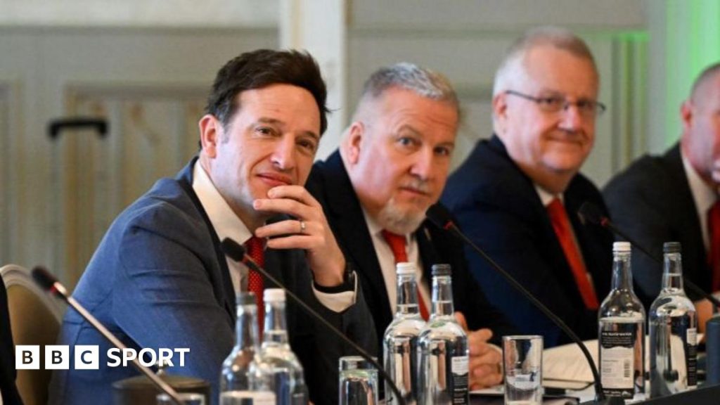 FAW CEO Noel Mooney (left)