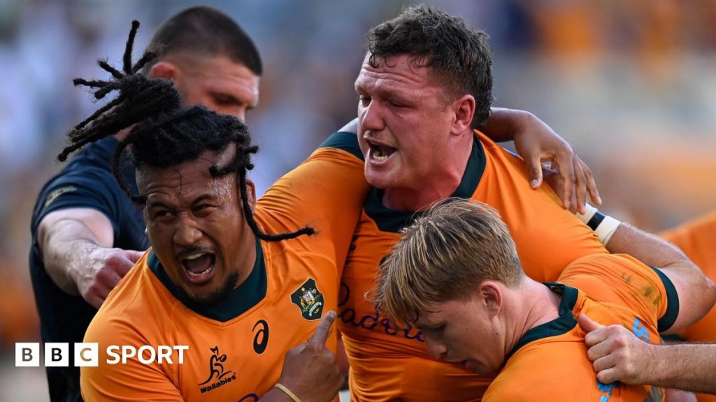 Australia's Angus Bell celebrates his winning try with team-mates