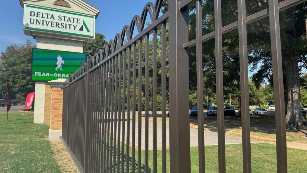 Autopsy finds hanged Mississippi student died by suicide, police say : NPR