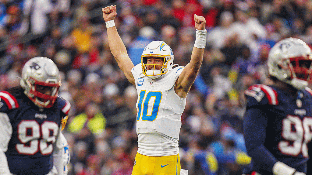 Football on Monday night betting guide: 2025 football betting strategy, spread, total, money line, prop picks