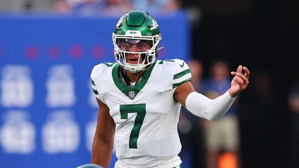 Jets' Justin Fields brings different dynamic than Aaron Rodgers
