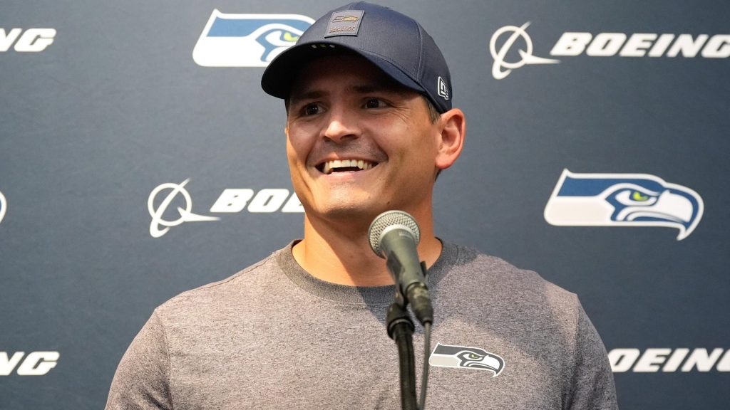 Seahawks HC Willing to Move Game Time vs. Bucs to Accommodate Mariners' Playoff Series