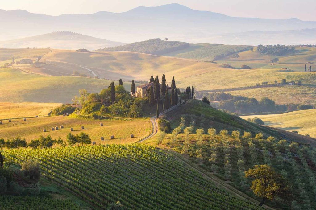 This Vintage Train Now Connects Rome to Tuscany’s Most Iconic Countryside for Just $34