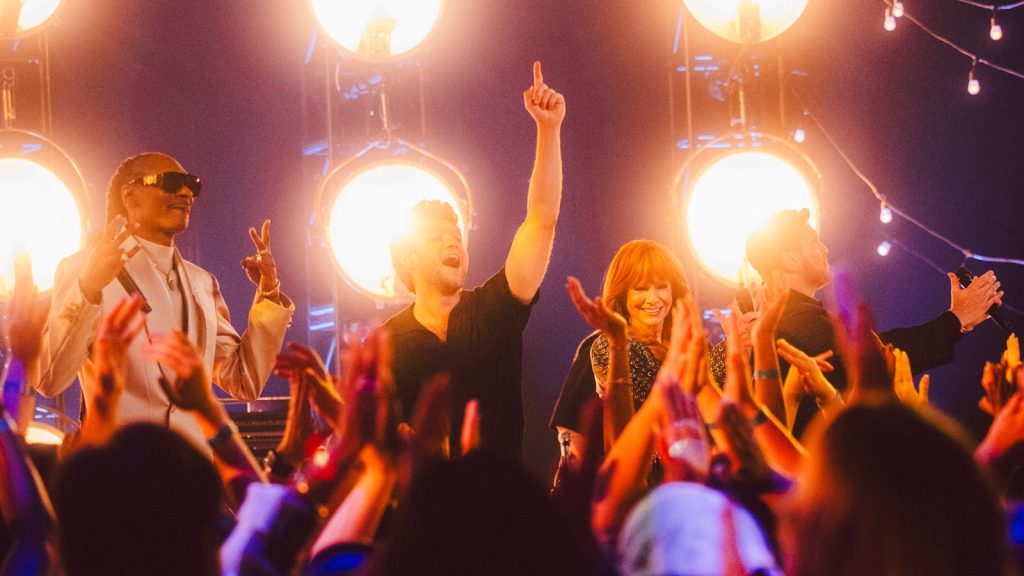 Watch 'The Voice' Coaches Perform Steve Miller Band's 'The Joker'