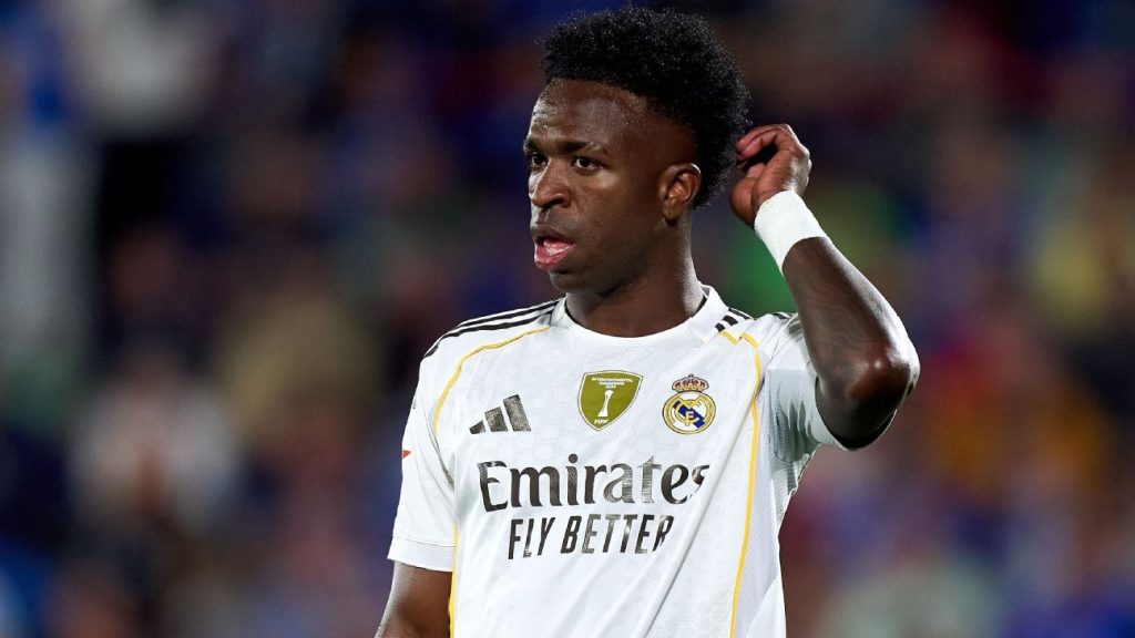 Ballon d'Or favorite to Real Madrid bench: Vini Jr.'s tale of two years