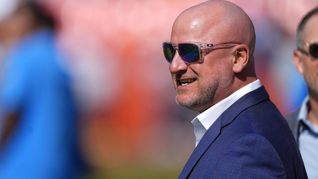 Chargers Reportedly Make 'Preliminary' Trade Calls at RB, OT Ahead of NFL Deadline