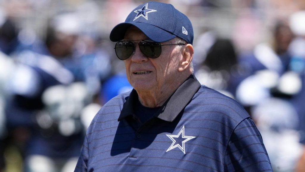 Cowboys' Jerry Jones fined $250K by NFL for gesture, to appeal