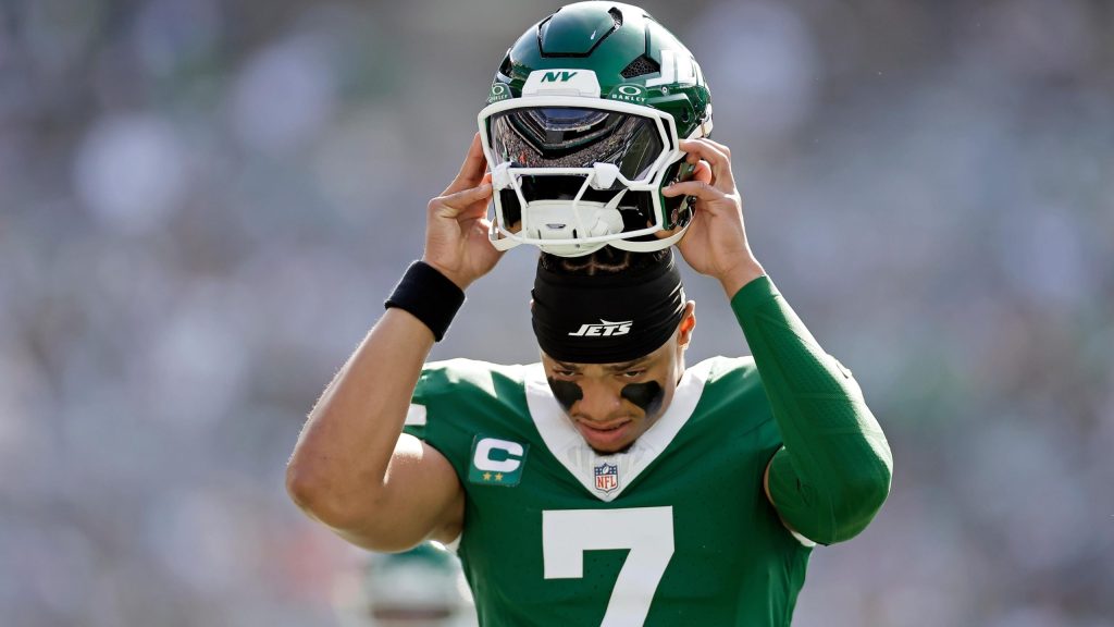 Justin Fields Benched for Tyrod Taylor by Aaron Glenn as Jets Trail Bryce, Panthers