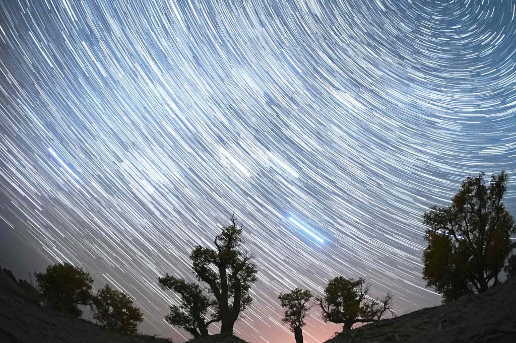 October Has 6 Night Sky Wonders Including a Supermoon and 2 Meteor Showers