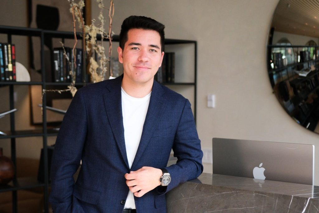 A 24-year-old who started a private jet company from his dorm is bringing fans along for the ride on TikTok A 24-year-old who started a private jet company from his dorm is bringing fans along for the ride on TikTok